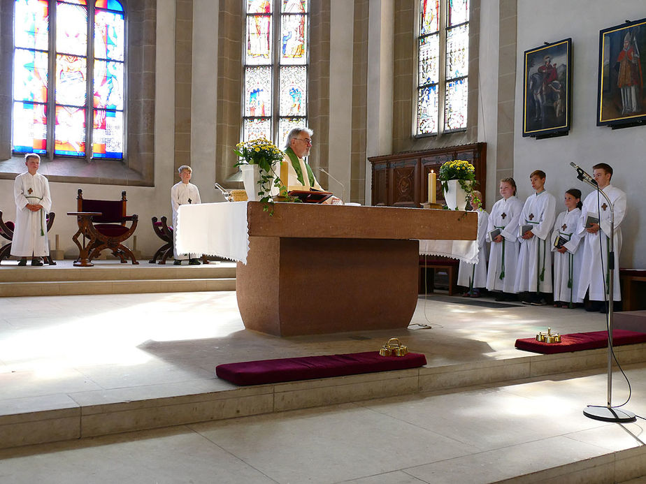 Die neuen Messdiener in St. Crescentius (Foto: Karl-Franz Thiede)